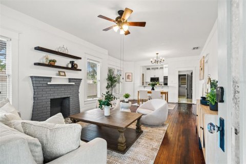 House in Tampa, Florida 3 bedrooms, 145.3 sq.m. № 2138713 - photo 5