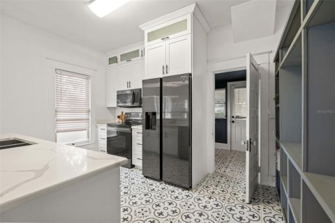 House in Tampa, Florida 3 bedrooms, 145.3 sq.m. № 2138713 - photo 11