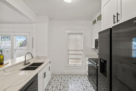 House in Tampa, Florida 3 bedrooms, 145.3 sq.m. № 2138713 - photo 12