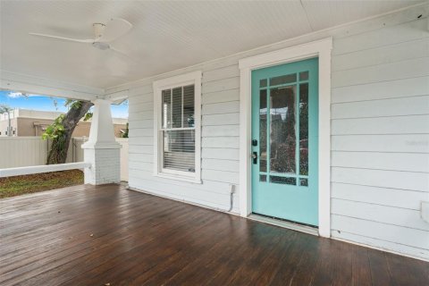 House in Tampa, Florida 3 bedrooms, 145.3 sq.m. № 2138713 - photo 3