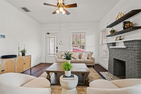 House in Tampa, Florida 3 bedrooms, 145.3 sq.m. № 2138713 - photo 6