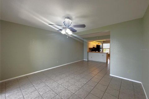 Townhouse in Punta Gorda, Florida 2 bedrooms, 100.15 sq.m. № 1901135 - photo 13