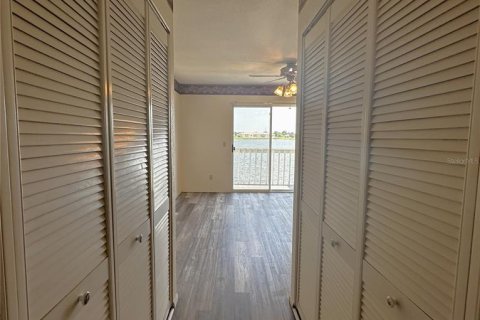 Townhouse in Punta Gorda, Florida 2 bedrooms, 100.15 sq.m. № 1901135 - photo 15