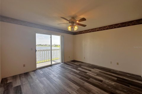 Townhouse in Punta Gorda, Florida 2 bedrooms, 100.15 sq.m. № 1901135 - photo 16