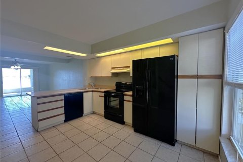 Townhouse in Punta Gorda, Florida 2 bedrooms, 100.15 sq.m. № 1901135 - photo 10