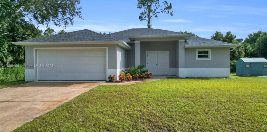 House in Lehigh Acres, Florida 3 bedrooms № 1947638