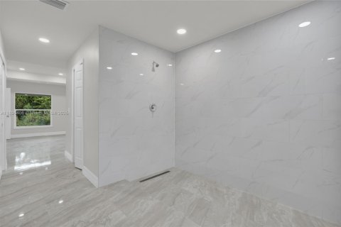 House in Lehigh Acres, Florida 3 bedrooms № 1947638 - photo 25