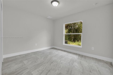 House in Lehigh Acres, Florida 3 bedrooms № 1947638 - photo 13