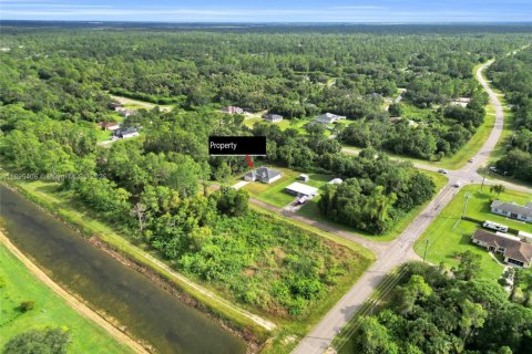 House in Lehigh Acres, Florida 3 bedrooms № 1947638 - photo 11