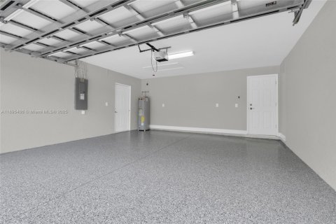 House in Lehigh Acres, Florida 3 bedrooms № 1947638 - photo 8