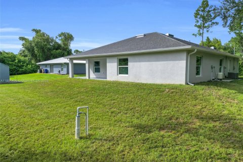 House in Lehigh Acres, Florida 3 bedrooms № 1947638 - photo 10