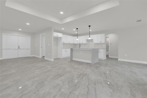 House in Lehigh Acres, Florida 3 bedrooms № 1947638 - photo 7