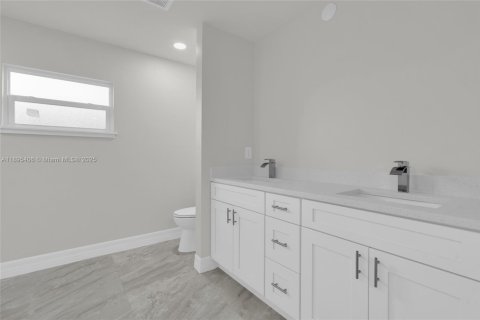 House in Lehigh Acres, Florida 3 bedrooms № 1947638 - photo 18