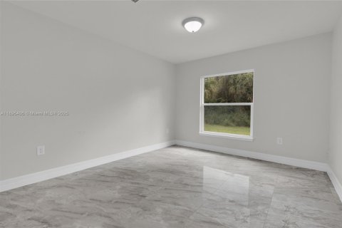 House in Lehigh Acres, Florida 3 bedrooms № 1947638 - photo 16