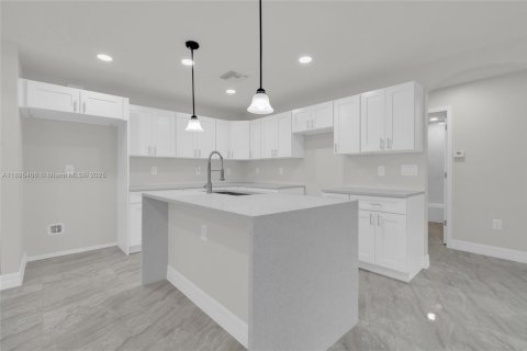 House in Lehigh Acres, Florida 3 bedrooms № 1947638 - photo 14