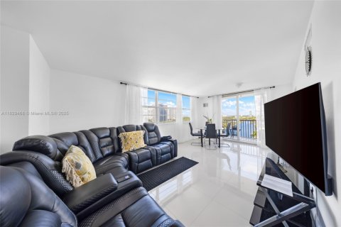 Condominio en venta en Hallandale Beach, Florida, 2 dormitorios, 106.37 m2 № 1805928 - foto 4