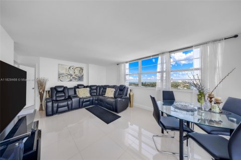 Condominio en venta en Hallandale Beach, Florida, 2 dormitorios, 106.37 m2 № 1805928 - foto 3