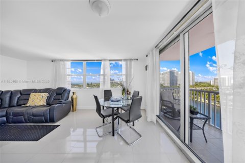 Condominio en venta en Hallandale Beach, Florida, 2 dormitorios, 106.37 m2 № 1805928 - foto 5