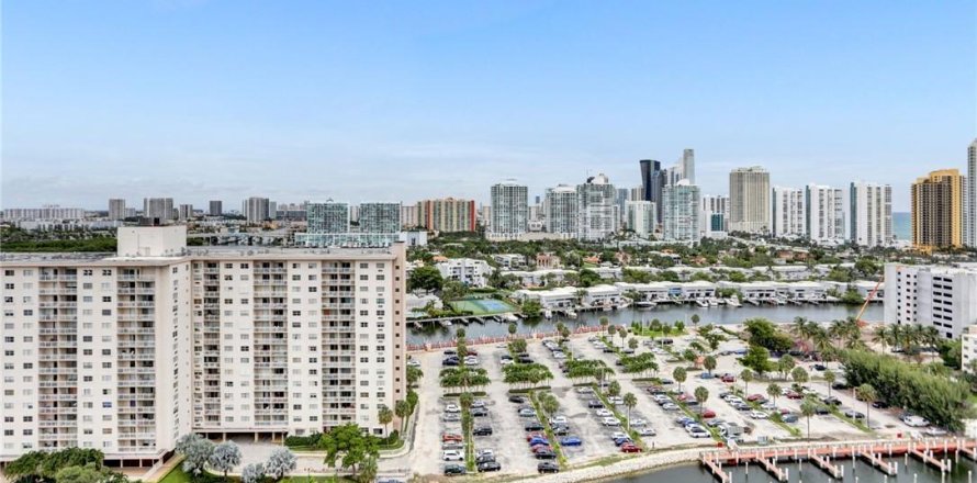 Condominio en Sunny Isles Beach, Florida, 2 dormitorios № 775623