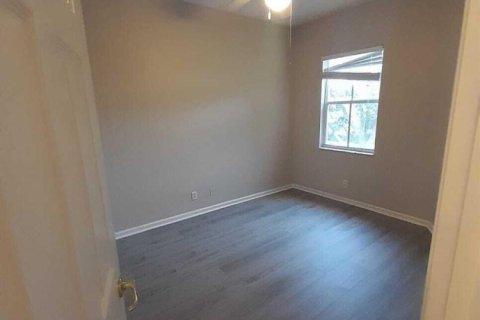 Condo in West Palm Beach, Florida, 3 bedrooms № 2401256 - photo 7