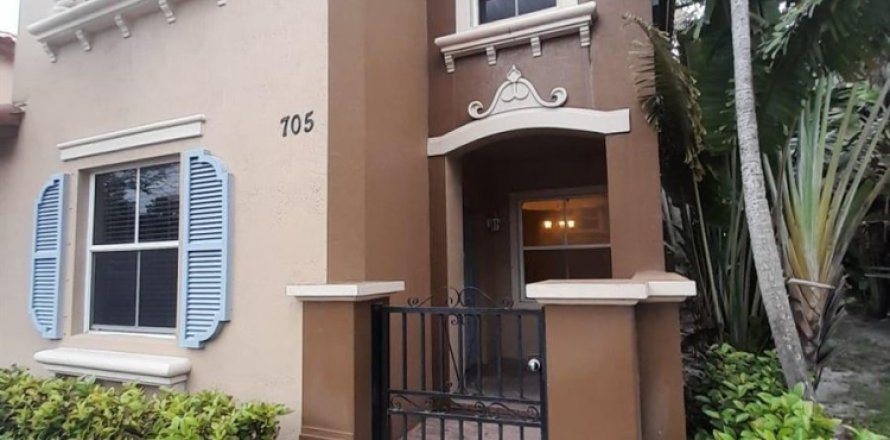 Condo in West Palm Beach, Florida, 3 bedrooms № 2401256