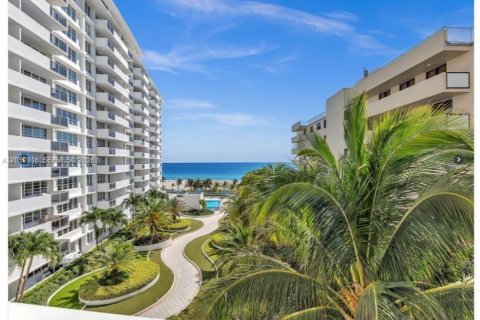 Condominio en Miami Beach, Florida, 1 dormitorio  № 2262852