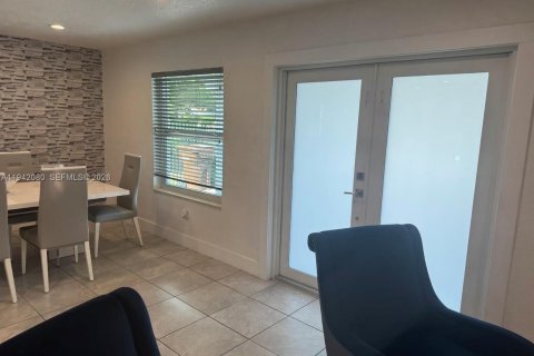 Купить виллу или дом в Хайалиа, Флорида 5 спален, 213.21м2, № 1999070 - фото 6