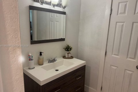 Купить виллу или дом в Хайалиа, Флорида 5 спален, 213.21м2, № 1999070 - фото 19