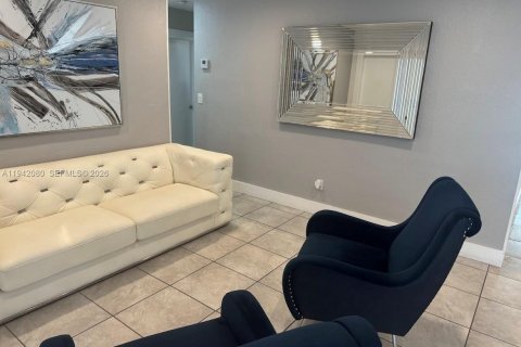 Дом в Хайалиа, Флорида 5 спален, 213.21м2 № 1999070