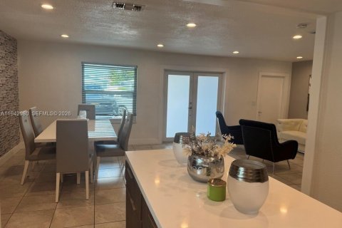 Купить виллу или дом в Хайалиа, Флорида 5 спален, 213.21м2, № 1999070 - фото 3