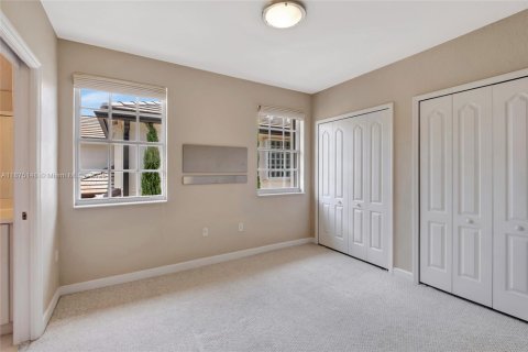 Снять в аренду виллу или дом в Майами, Флорида 4 спальни, 283.91м2, № 1926221 - фото 24