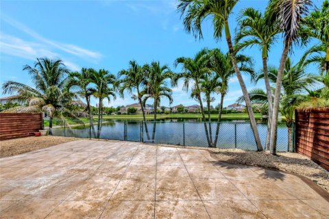 Снять в аренду виллу или дом в Майами, Флорида 4 спальни, 283.91м2, № 1926221 - фото 16