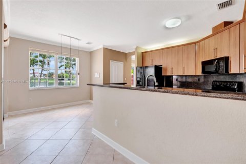 Снять в аренду виллу или дом в Майами, Флорида 4 спальни, 283.91м2, № 1926221 - фото 9