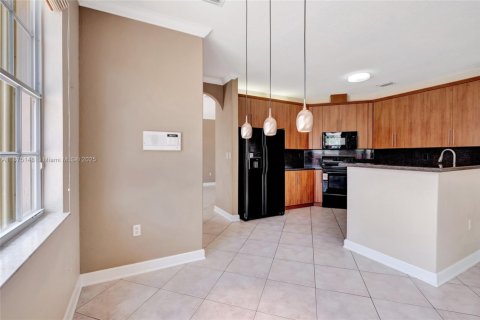 Снять в аренду виллу или дом в Майами, Флорида 4 спальни, 283.91м2, № 1926221 - фото 8