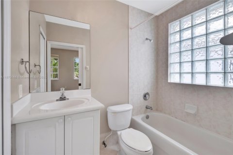 Снять в аренду виллу или дом в Майами, Флорида 4 спальни, 283.91м2, № 1926221 - фото 21