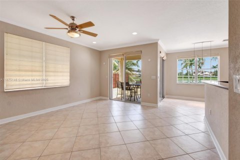 Снять в аренду виллу или дом в Майами, Флорида 4 спальни, 283.91м2, № 1926221 - фото 10