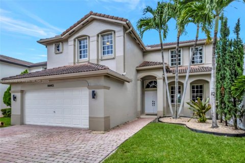 Снять в аренду виллу или дом в Майами, Флорида 4 спальни, 283.91м2, № 1926221 - фото 1