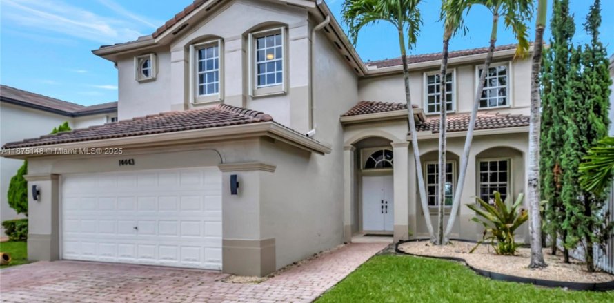 Дом в Майами, Флорида 4 спальни, 283.91м2 № 1926221