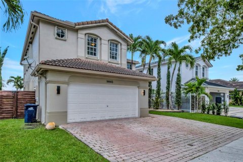 Снять в аренду виллу или дом в Майами, Флорида 4 спальни, 283.91м2, № 1926221 - фото 2