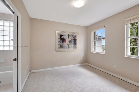 Снять в аренду виллу или дом в Майами, Флорида 4 спальни, 283.91м2, № 1926221 - фото 20