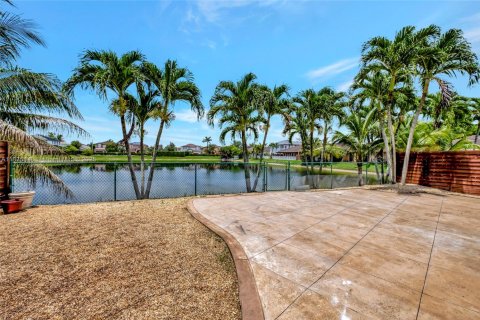 Снять в аренду виллу или дом в Майами, Флорида 4 спальни, 283.91м2, № 1926221 - фото 18