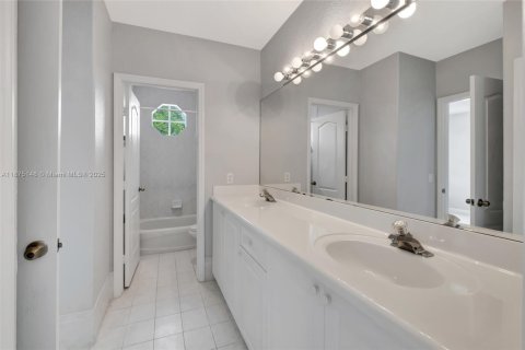 Снять в аренду виллу или дом в Майами, Флорида 4 спальни, 283.91м2, № 1926221 - фото 23