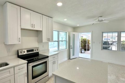 Apartamento en alquiler en Madeira Beach, Florida, 1 dormitorio, 54.35 m2 № 2091545 - foto 9