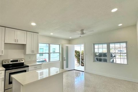 Apartamento en alquiler en Madeira Beach, Florida, 1 dormitorio, 54.35 m2 № 2091545 - foto 4