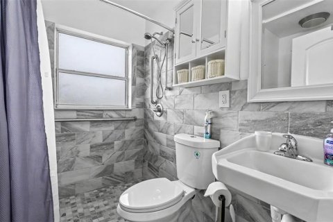 House in Winter Haven, Florida 3 bedrooms, 95.88 sq.m. № 2430339 - photo 23
