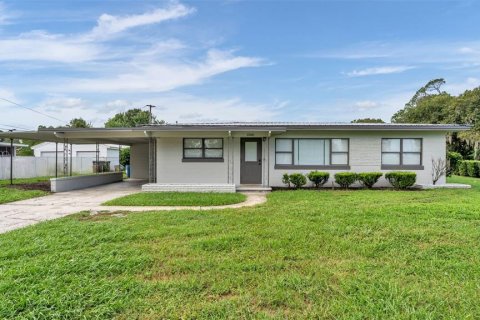 House in Winter Haven, Florida 3 bedrooms, 95.88 sq.m. № 2430339 - photo 3