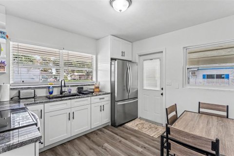 House in Winter Haven, Florida 3 bedrooms, 95.88 sq.m. № 2430339 - photo 18