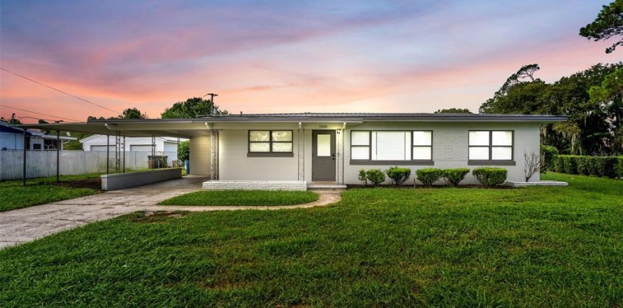 House in Winter Haven, Florida 3 bedrooms, 95.88 sq.m. № 2430339