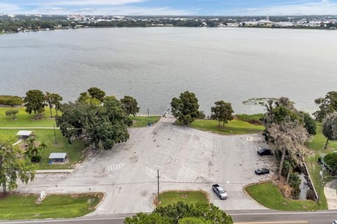 House in Winter Haven, Florida 3 bedrooms, 95.88 sq.m. № 2430339 - photo 9