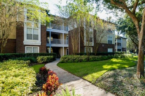 Снять в аренду кондоминиум в Тампа, Флорида 7 комнат, 77.85м2, № 1906123 - фото 1